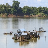 Ostrvo Koh Trong. Plutajuća vijetnamska ribarsko selo preko rijeke Mekong iz Kratie, Kambodža Poster
