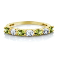 Gem Stone King 18K žuti pozlaćeni srebrni okrugli peridot i moissitni godišnjički prsten za žene
