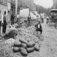 Afrički-američki dobavljači koji prodaju poljoprivredne proizvode na šestoj istoriji ulice na ulici
