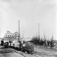 Havaji: Šećerni mlin, C1915. Na vlaku ispunjen vrećima šećera koji napušta mlin na Havajima. Fotografija,