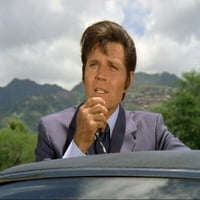 Jack Lord razgovarao je na policijskom radiju kao McGarrett Hawaii pet-o fotografija