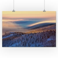 Stekalna dizalica, magla i izlazak sunca na planinama