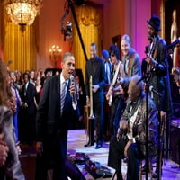 Predsjednik Barack Obama pridružio se pjevanju 'Sweet Home Chicago'. Pridružuje se Troy 'Trombon Shorty'