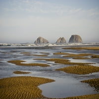 Tri stijena luka gledaju se iz ušća uvale Netarts; Netarts, Oregon, Sjedinjene Američke Države Poster