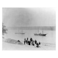 Foto grupa gledalaca tokom sahrane Ulysses S. Grant; brodovi o