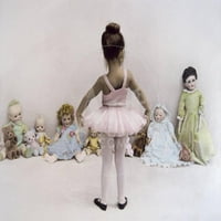 Mala balerina u ružičastoj lutki, figurativna neupadljiva Giclee Print Wall Art umetnosti Nora Hernandez