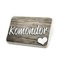 Porcelein pin Komordor, pasmina pas Mađarska Revel značka - Neonblond