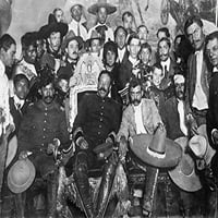 Francisco Pancho Villan Meksička revolucionarna lidera Villa i Emiliano Zapata u predsjedničkoj palači u Mexico Cityju sjedile su pored
