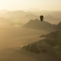 Balon s toplim zrakom Vožnja preko pješčanih dina u pustinji Namib na izlasku sunca; Sossusvlei, Hardap