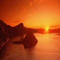 Sunce izlazi preko Nacionalnog parka Crater Lake, Oregon Poster Print